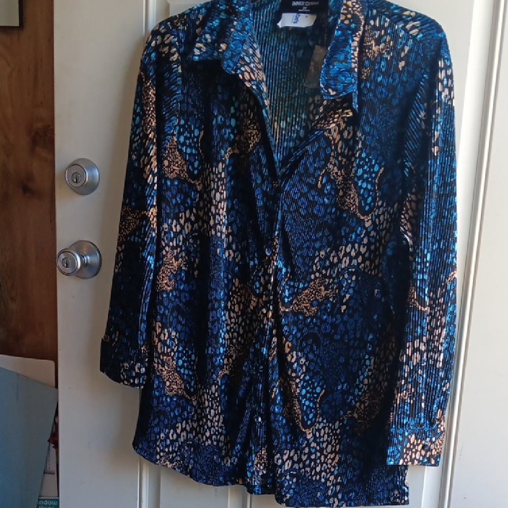 Dana Buchman Blue and Tan Animal-Print Button Down Shirt